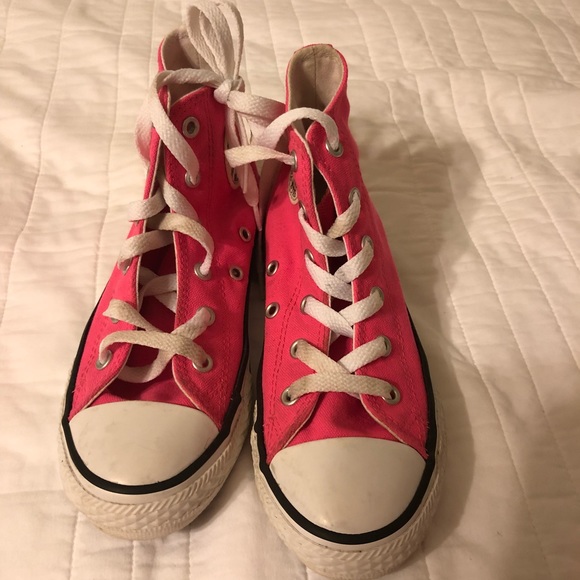 Pink converse, lightly used! - Picture 2 of 3